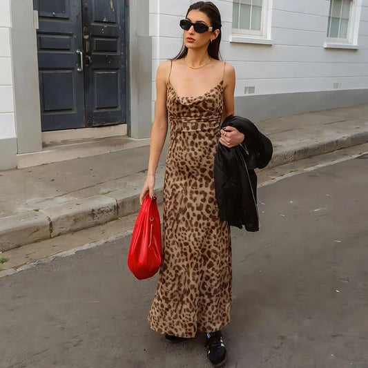 Vestido Cami Sexy de Chiffon com Estampa Leopardo Vintage, Decote V e Alças Finas – Look de Festa e Streetwear para o Verão 2024